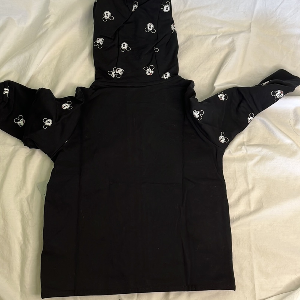 NWT - Disney light sweatshirt for little boys. - Picture 3 of 4